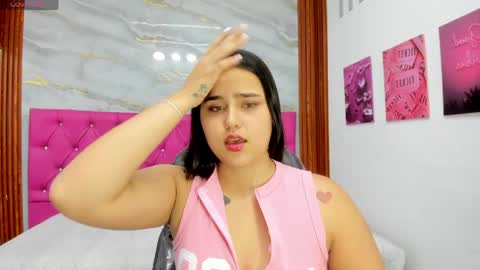 Snapshot of helen_russoo chatting on April 26, 2026, 5:43 pm Helen online show from April 26, 2026, 5:43 pm