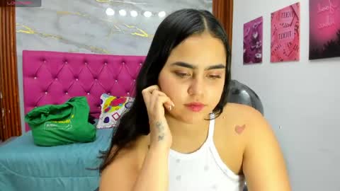 Snapshot of helen_russoo chatting on May 3, 2026, 6:03 pm Helen online show from May 3, 2026, 6:03 pm