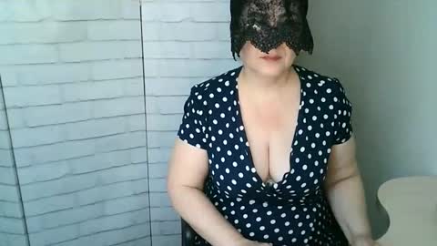 Snapshot of helen_xi chatting on May 10, 2026, 3:01 am Helen online show from May 10, 2026, 3:01 am