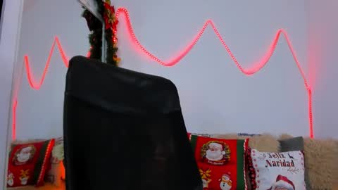 Helena Santos  online show from November 28, 2025, 8:55 pm