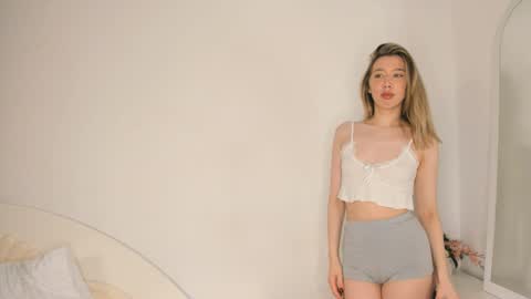 Snapshot of helenchristensen chatting on January 30, 2025, 3:44 am Sarah here Help to make 100 thumbs up online show from January 30, 2025, 3:44 am