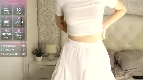 Snapshot of helenchristensen chatting on February 19, 2025, 10:20 pm Sarah here Help to make 100 thumbs up online show from February 19, 2025, 10:20 pm