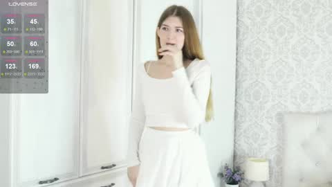 Snapshot of helenchristensen chatting on March 10, 2025, 8:12 pm Sarah here Help to make 100 thumbs up online show from March 10, 2025, 8:12 pm