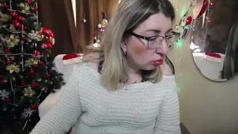 Snapshot of helenenigma chatting on January 22, 2025, 4:34 am helenenigma online show from January 22, 2025, 4:34 am