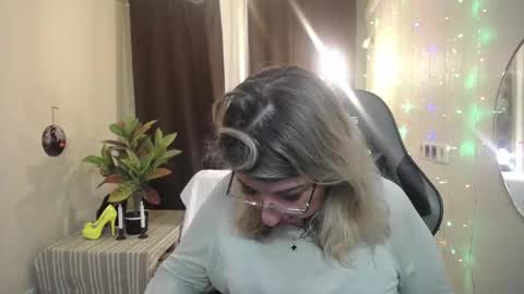 Snapshot of helenenigma chatting on January 30, 2025, 5:09 am helenenigma online show from January 30, 2025, 5:09 am