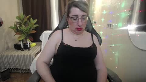 Snapshot of helenenigma chatting on February 1, 2025, 1:44 am helenenigma online show from February 1, 2025, 1:44 am