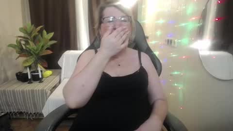 Snapshot of helenenigma chatting on February 1, 2025, 4:46 am helenenigma online show from February 1, 2025, 4:46 am