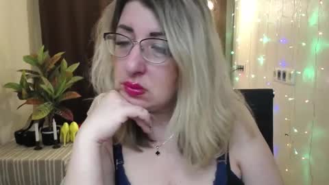 Snapshot of helenenigma chatting on February 5, 2025, 10:55 pm helenenigma online show from February 5, 2025, 10:55 pm