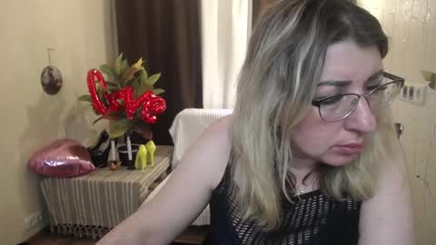 Snapshot of helenenigma chatting on February 19, 2025, 10:42 pm helenenigma online show from February 19, 2025, 10:42 pm