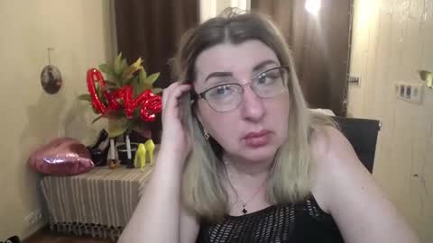 Snapshot of helenenigma chatting on February 20, 2025, 1:46 am helenenigma online show from February 20, 2025, 1:46 am