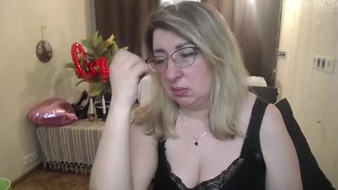 Snapshot of helenenigma chatting on February 21, 2025, 4:40 am helenenigma online show from February 21, 2025, 4:40 am