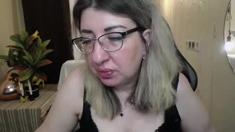 Snapshot of helenenigma chatting on February 27, 2025, 7:26 pm helenenigma online show from February 27, 2025, 7:26 pm