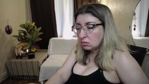 Snapshot of helenenigma chatting on March 6, 2025, 4:41 am helenenigma online show from March 6, 2025, 4:41 am