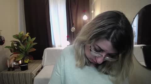 Snapshot of helenenigma chatting on March 7, 2025, 6:02 am helenenigma online show from March 7, 2025, 6:02 am