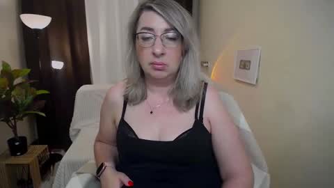 Snapshot of helenenigma chatting on September 10, 2025, 6:41 pm helenenigma online show from September 10, 2025, 6:41 pm