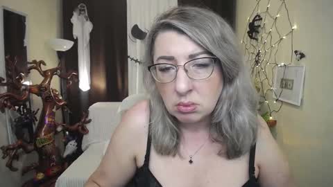 Snapshot of helenenigma chatting on October 11, 2025, 6:28 pm helenenigma online show from October 11, 2025, 6:28 pm