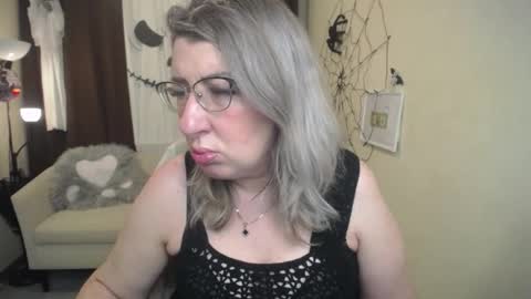 Snapshot of helenenigma chatting on November 3, 2025, 7:26 pm helenenigma online show from November 3, 2025, 7:26 pm