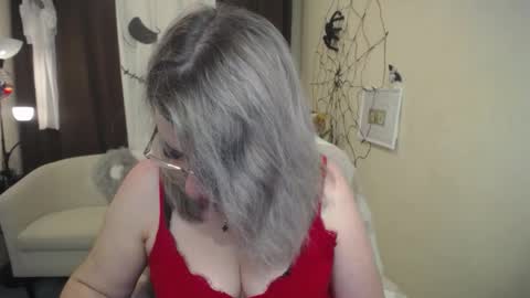 Snapshot of helenenigma chatting on November 5, 2025, 7:36 pm helenenigma online show from November 5, 2025, 7:36 pm