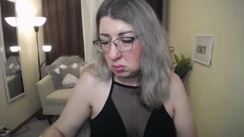 Snapshot of helenenigma chatting on November 16, 2025, 7:19 pm helenenigma online show from November 16, 2025, 7:19 pm