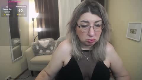 Snapshot of helenenigma chatting on November 20, 2025, 7:46 pm helenenigma online show from November 20, 2025, 7:46 pm