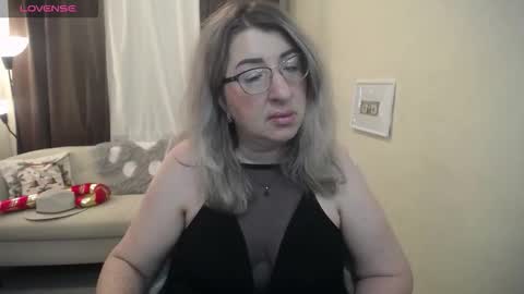 Snapshot of helenenigma chatting on December 13, 2025, 7:53 pm helenenigma online show from December 13, 2025, 7:53 pm