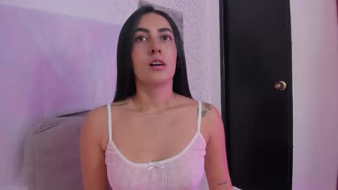 Snapshot of helenn_monroy1 chatting on November 1, 2025, 7:05 pm online show from November 1, 2025, 7:05 pm