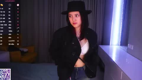 Snapshot of helgamartin chatting on April 8, 2026, 9:26 pm Aurora online show from April 8, 2026, 9:26 pm