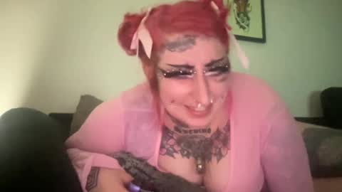 Snapshot of hell0kittyblood chatting on February 23, 2025, 1:24 am Bunnie Rotz online show from February 23, 2025, 1:24 am