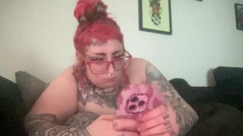 Snapshot of hell0kittyblood chatting on February 23, 2025, 4:13 pm Bunnie Rotz online show from February 23, 2025, 4:13 pm