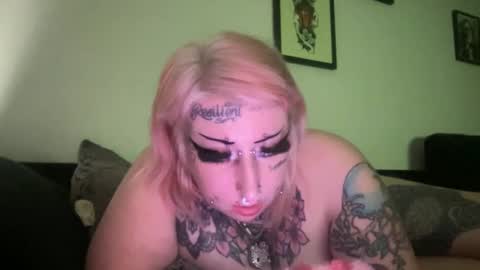 Snapshot of hell0kittyblood chatting on March 9, 2025, 6:28 am Bunnie Rotz online show from March 9, 2025, 6:28 am