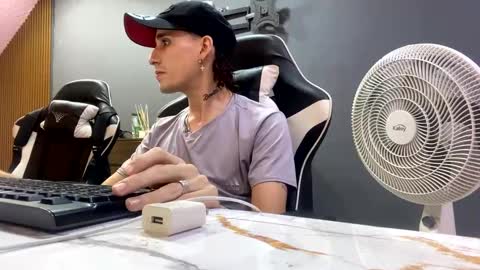 Snapshot of hell_boy66 chatting on January 14, 2025, 12:22 am Eros online show from January 14, 2025, 12:22 am