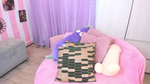 Laura online show from September 28, 2025, 3:34 am