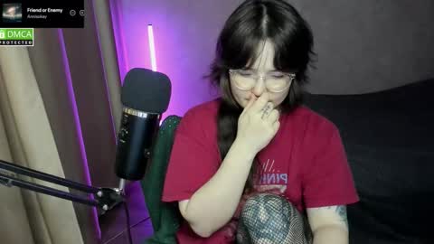 Snapshot of hell_hotline chatting on October 24, 2025, 6:59 pm Red online show from October 24, 2025, 6:59 pm