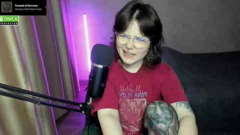 Snapshot of hell_hotline chatting on October 25, 2025, 8:36 pm Red online show from October 25, 2025, 8:36 pm