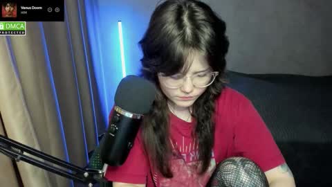 Snapshot of hell_hotline chatting on October 28, 2025, 7:49 pm Red online show from October 28, 2025, 7:49 pm