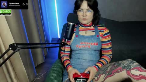 Snapshot of hell_hotline chatting on October 31, 2025, 6:42 pm Red online show from October 31, 2025, 6:42 pm