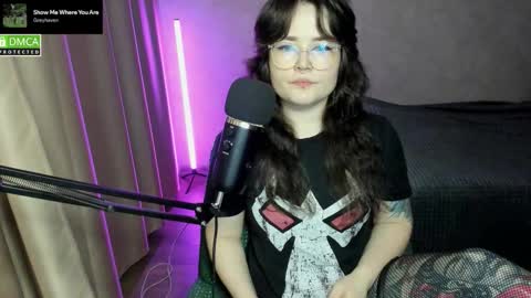 Snapshot of hell_hotline chatting on November 6, 2025, 6:53 pm Red online show from November 6, 2025, 6:53 pm