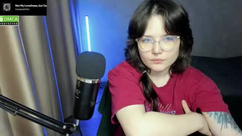 Snapshot of hell_hotline chatting on November 13, 2025, 4:39 pm Red online show from November 13, 2025, 4:39 pm