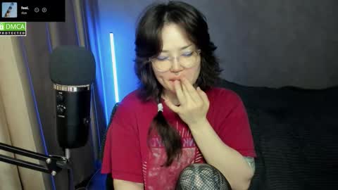 Snapshot of hell_hotline chatting on November 16, 2025, 6:13 pm Red online show from November 16, 2025, 6:13 pm