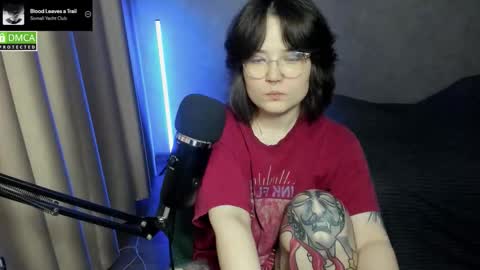 Snapshot of hell_hotline chatting on December 15, 2025, 6:45 pm Red online show from December 15, 2025, 6:45 pm