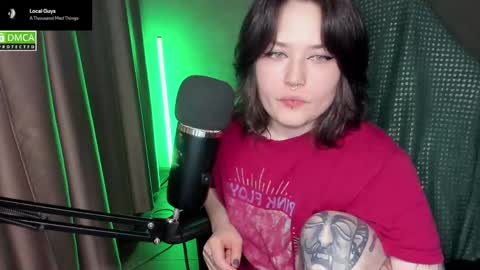 Red online show from April 14, 2026, 8:15 pm