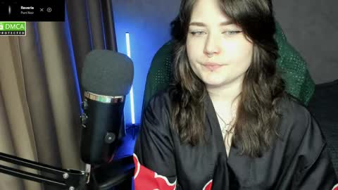 Red online show from May 21, 2026, 7:32 pm