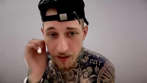 Snapshot of hellacozy chatting on March 20, 2026, 6:57 pm hellacozy online show from March 20, 2026, 6:57 pm