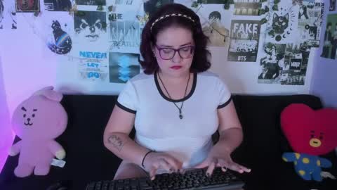 Snapshot of hellen21rose chatting on May 19, 2026, 3:57 am hellen online show from May 19, 2026, 3:57 am
