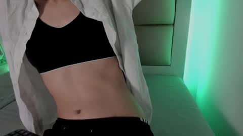 hellen__smith_ online show from February 17, 2026, 3:47 am