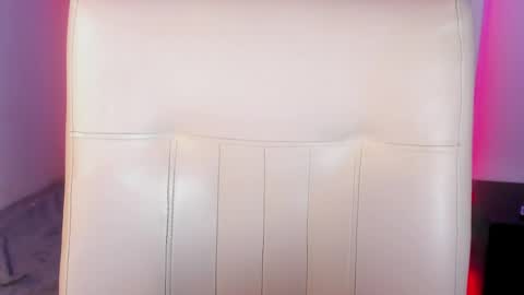 Snapshot of hellen__smith_ chatting on April 18, 2026, 2:37 am hellen__smith_ online show from April 18, 2026, 2:37 am