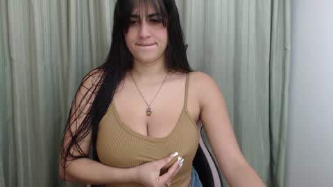 Snapshot of hellen_garcia chatting on December 28, 2024, 8:36 pm Hellen online show from December 28, 2024, 8:36 pm