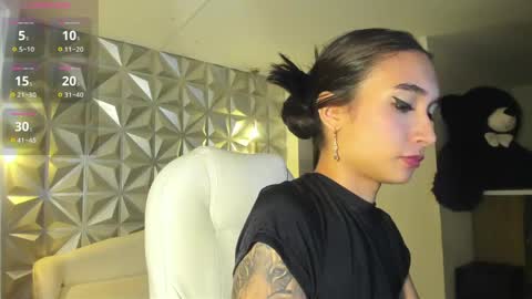 Snapshot of hellen_tease chatting on April 30, 2026, 9:52 pm Hellen online show from April 30, 2026, 9:52 pm