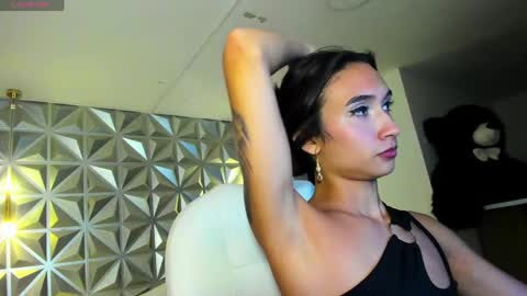 Snapshot of hellen_tease chatting on May 4, 2026, 7:32 pm Hellen online show from May 4, 2026, 7:32 pm