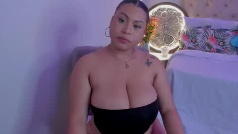 Snapshot of hellenamazing chatting on December 4, 2025, 6:44 am hellenamazing online show from December 4, 2025, 6:44 am